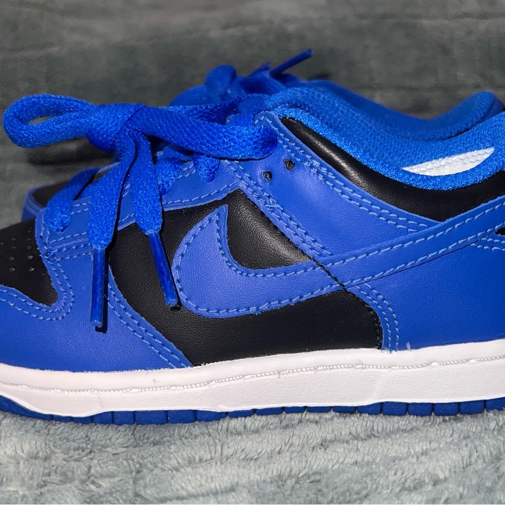 Nike Kids Court Borough Black and Blue shoes 💗